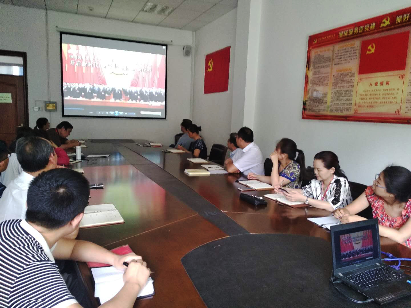 图书馆党总支举行纪念建党97周年党员座谈会